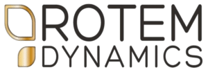 לוגו של "Rotem Dynamics" הכולל טקסט שחור וצורת עלה מסוגננת בצבעי זהב ושחור היוצרת את האות "R". המילה "DYNAMICS" מופיעה מתחת ל-"ROTEM" בגופן דק יותר.